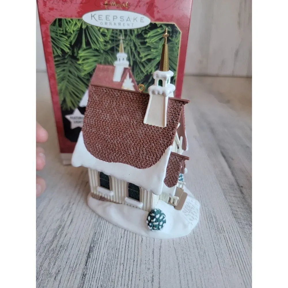 Hallmark 1999‎ Colonial Church candlelight services ornament Xmas